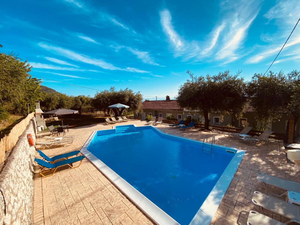 Olive Grove Poolside Apartments Benitses  Exterior foto