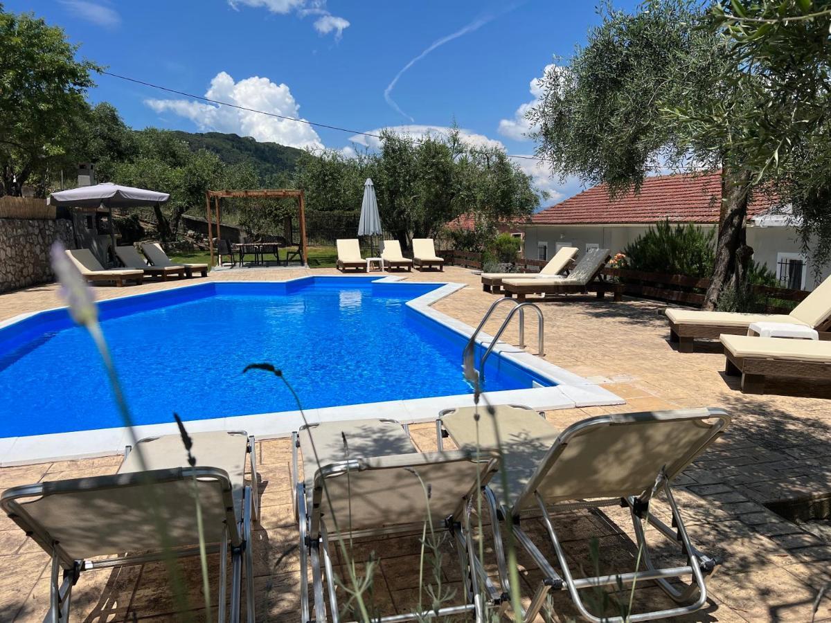 Olive Grove Poolside Apartments Benitses  Exterior foto