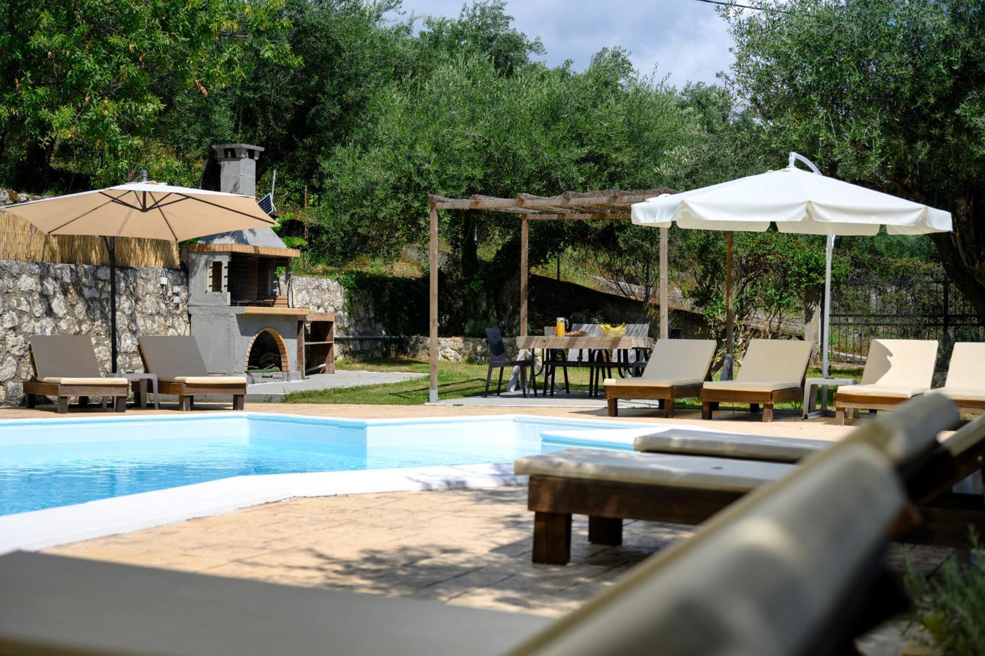 Olive Grove Poolside Apartments Benitses  Exterior foto