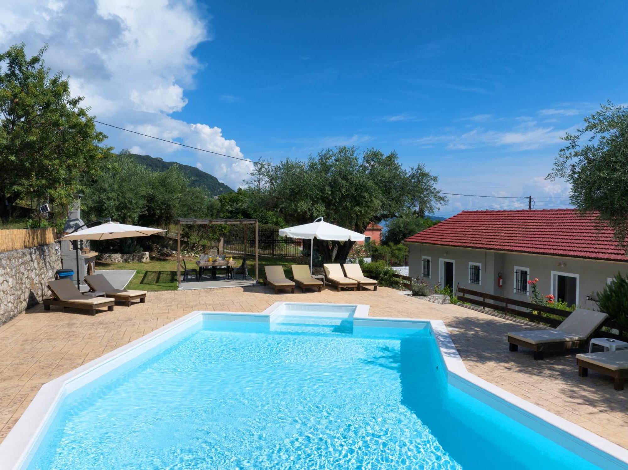 Olive Grove Poolside Apartments Benitses  Exterior foto